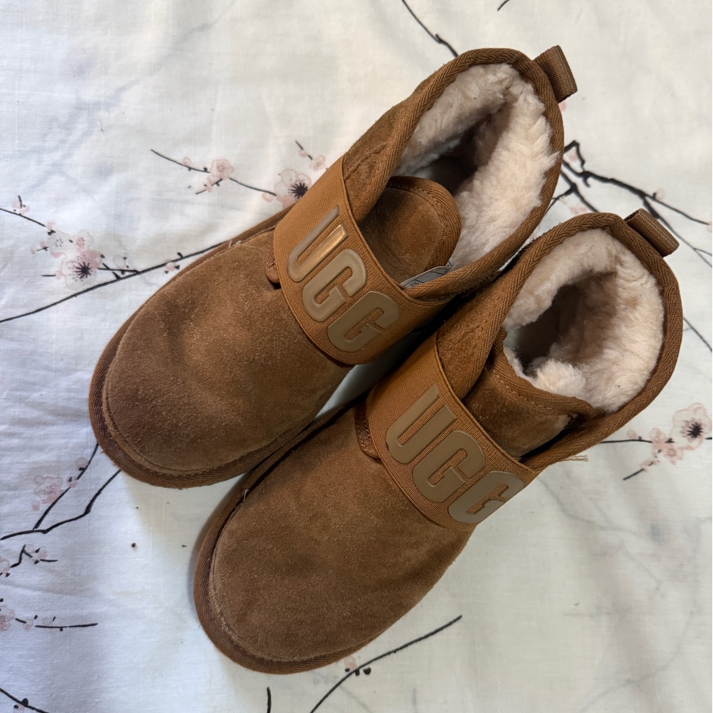 UGG Kids Brown Boots/SZ 2
